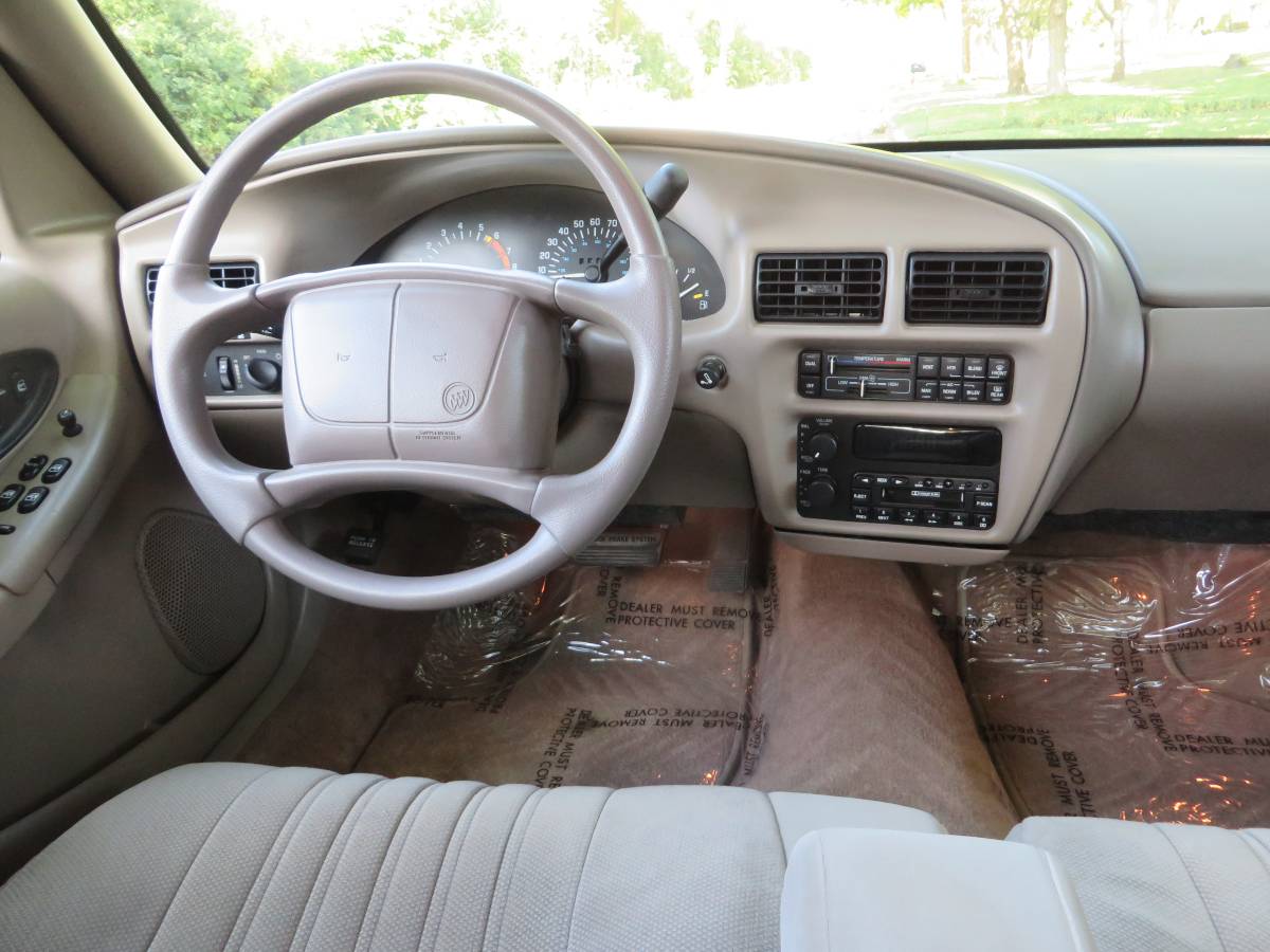 Buick-regal-custom-sedan-1996-4