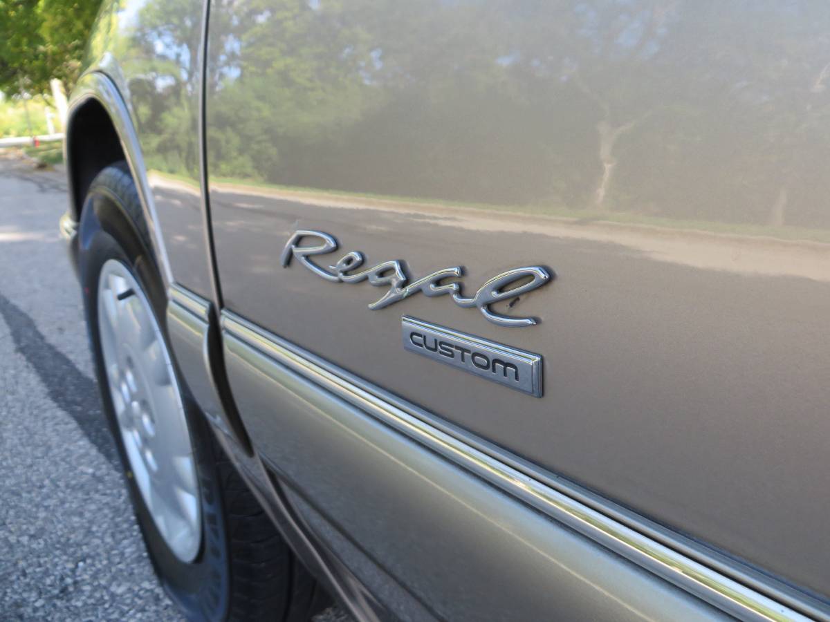 Buick-regal-custom-sedan-1996-7