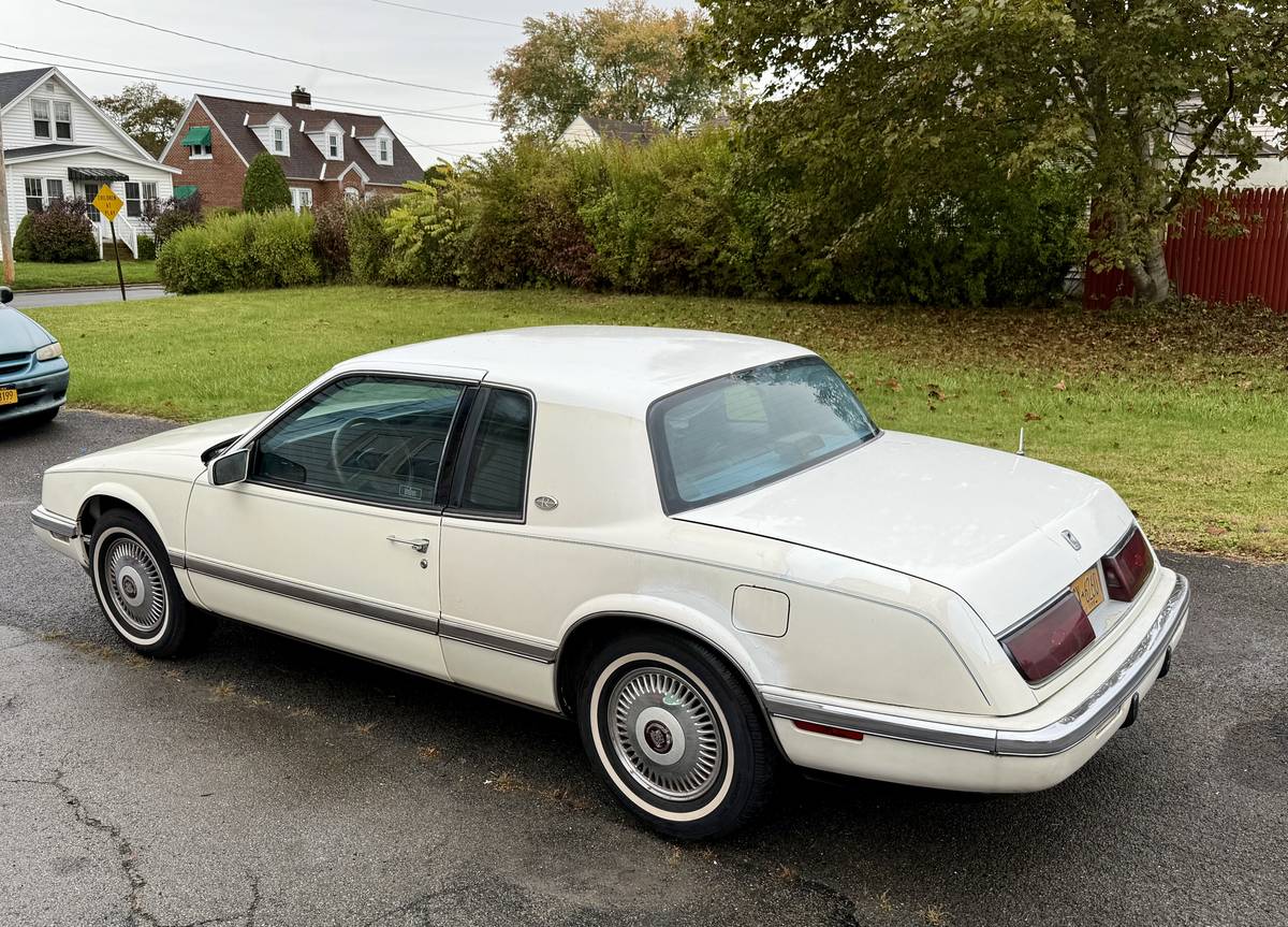 Buick-rialta-1989-white-1