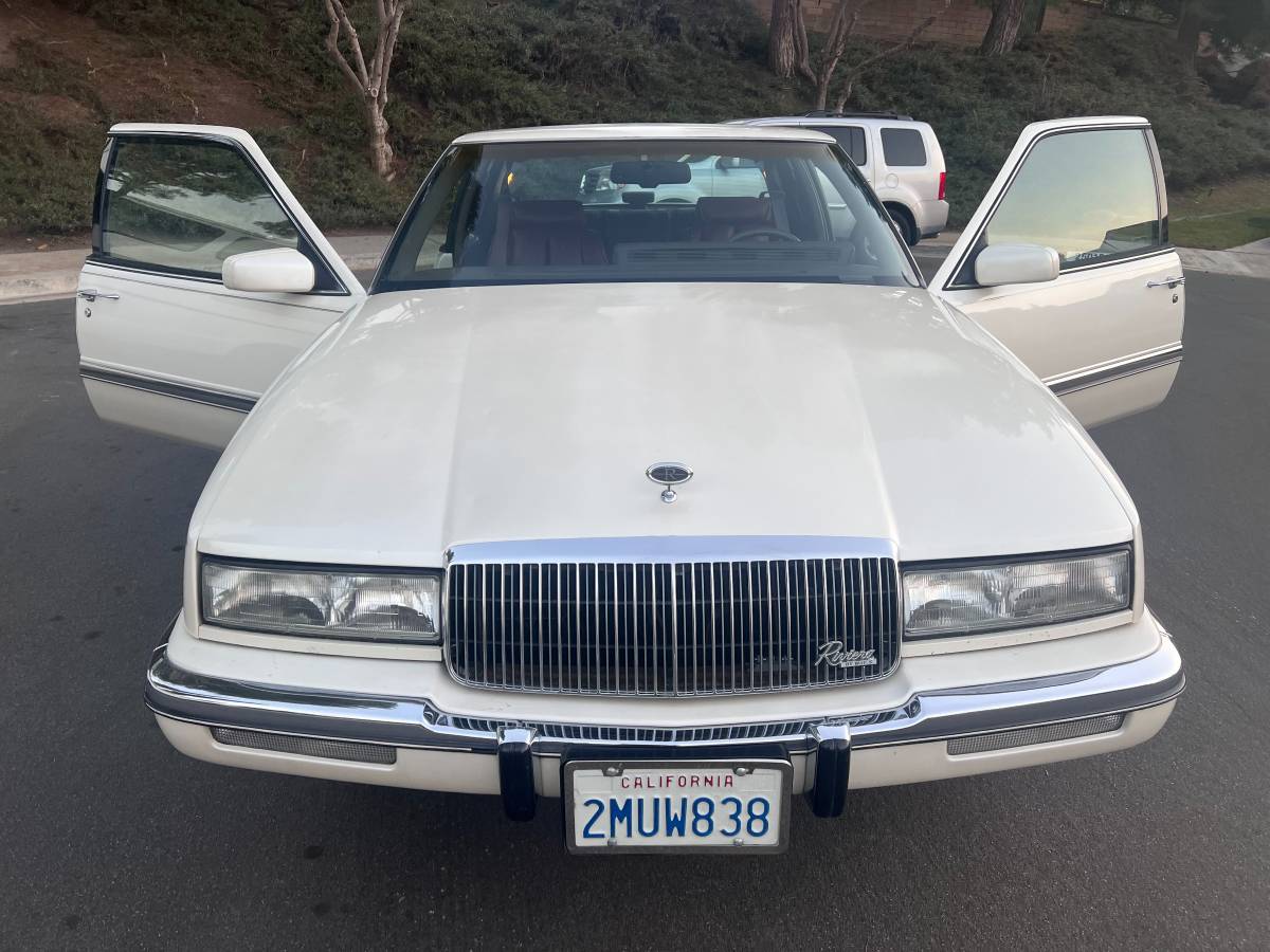 Buick-rivera-1989-10