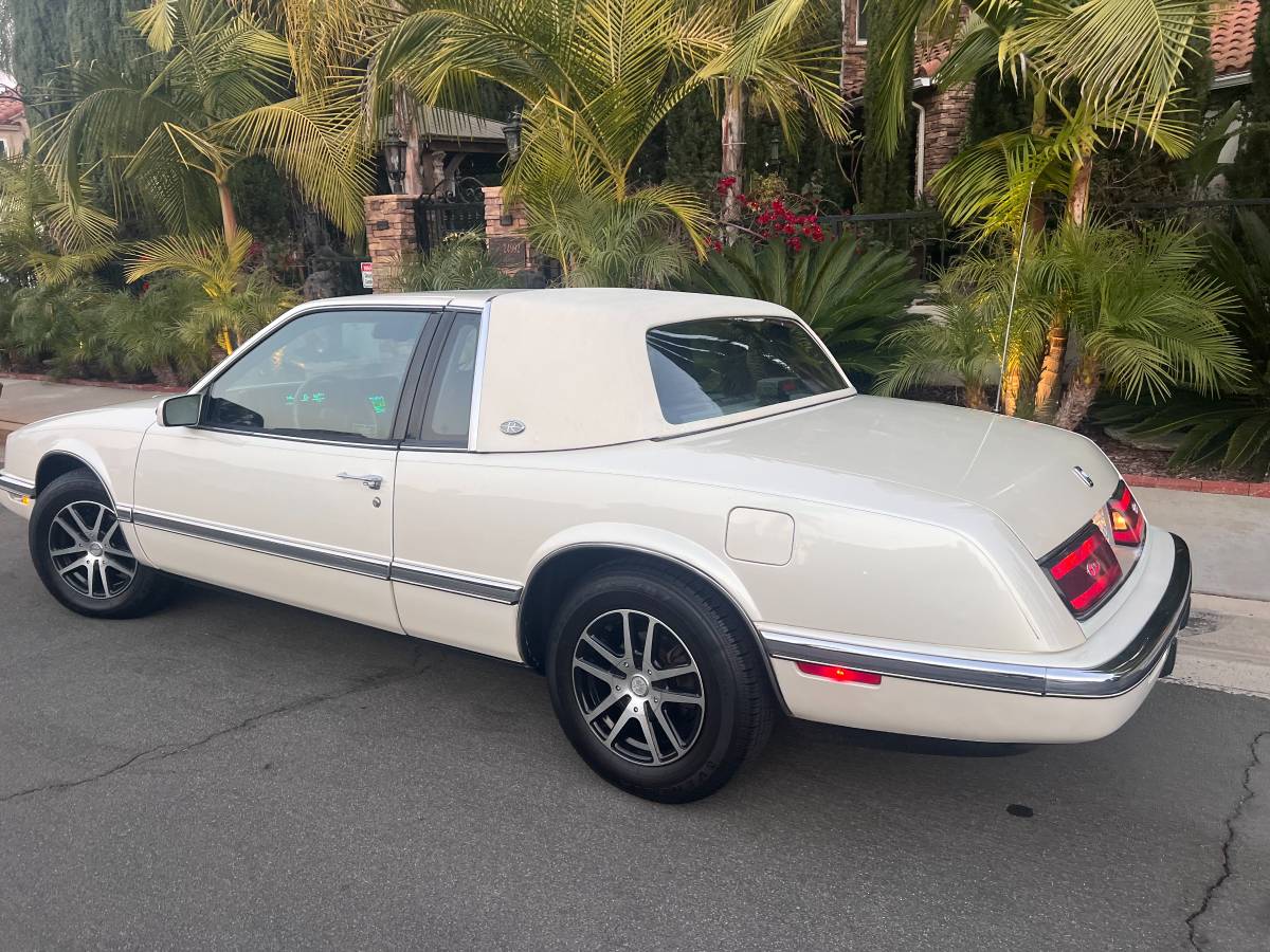 Buick-rivera-1989-18