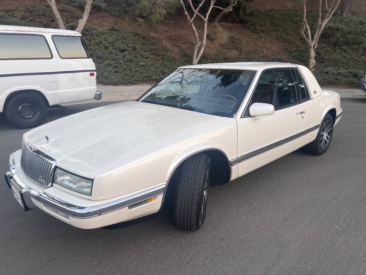 Buick-rivera-1989-24