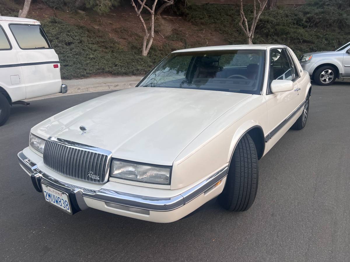 Buick-rivera-1989-25