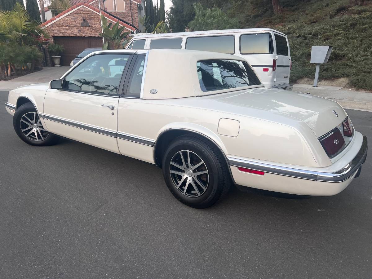 Buick-rivera-1989-27