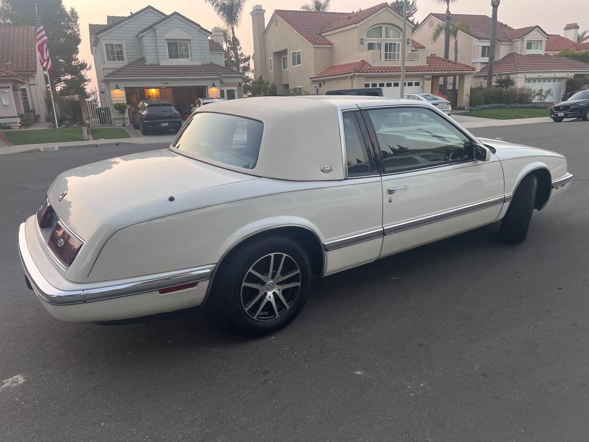 Buick-rivera-1989-3