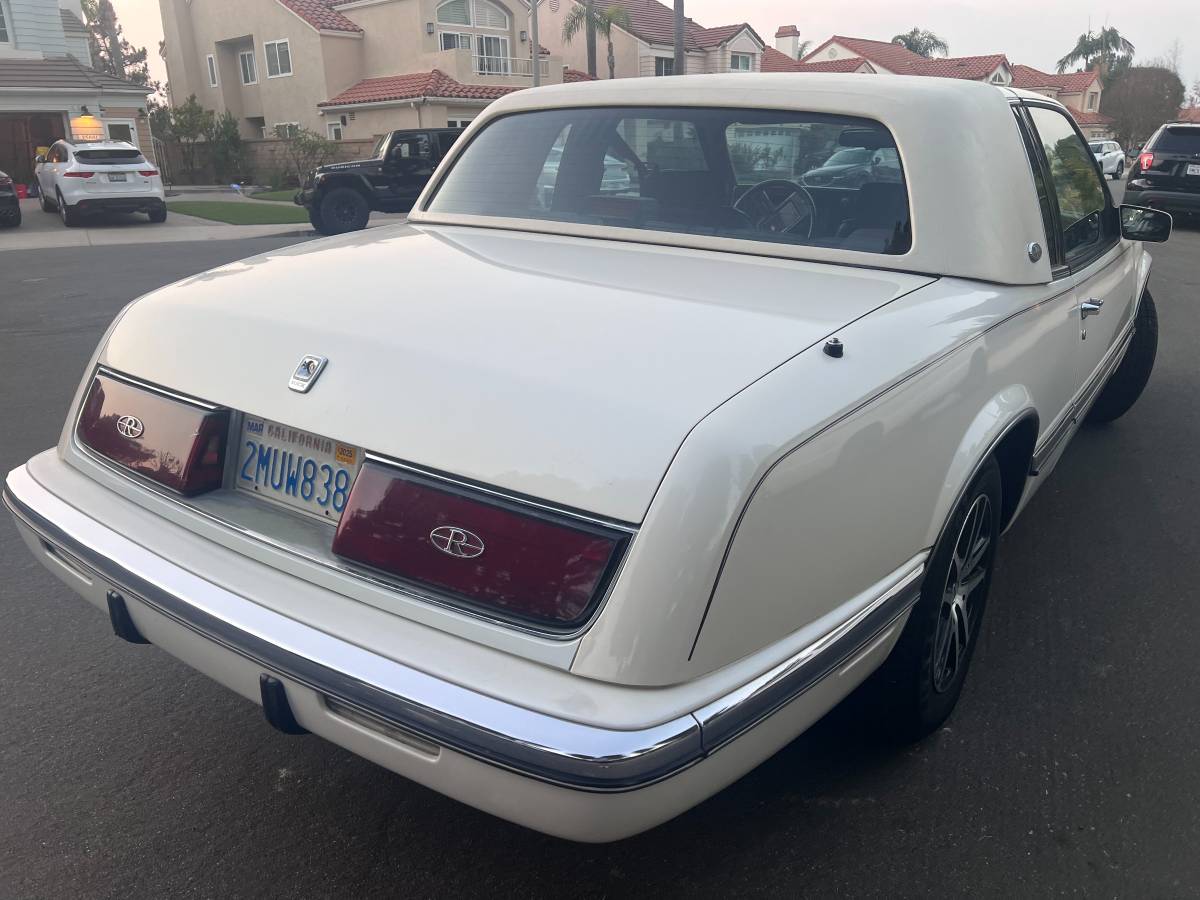 Buick-rivera-1989-34