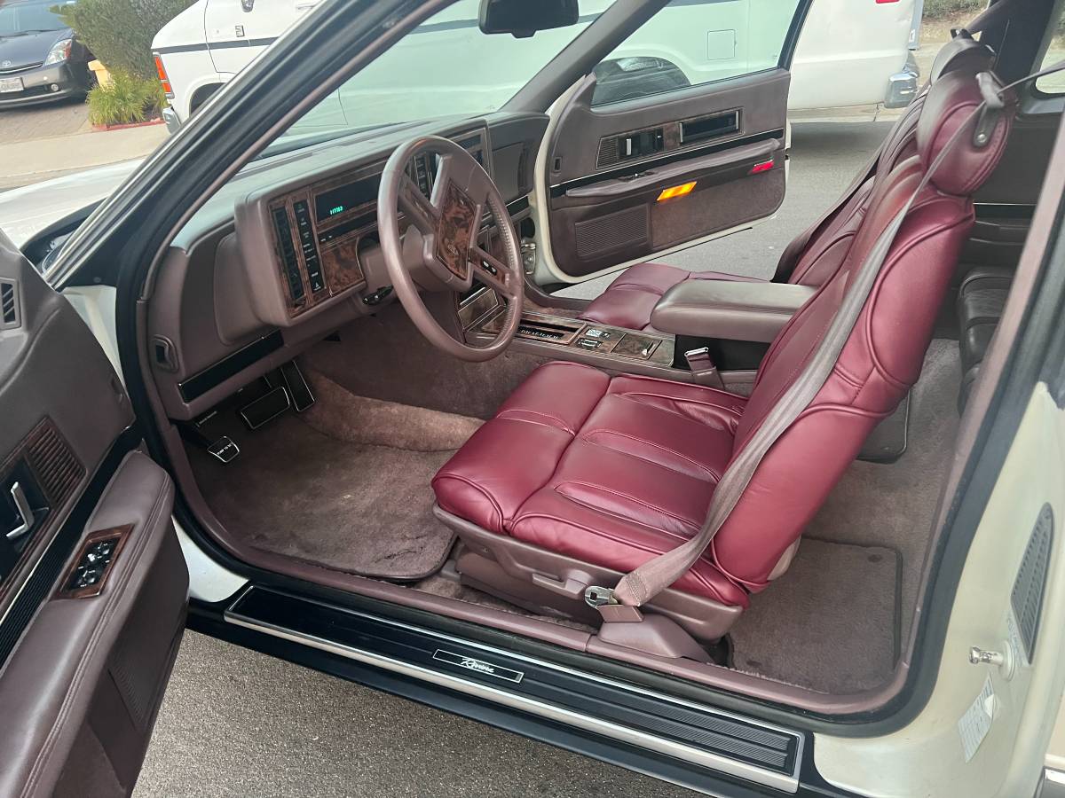 Buick-rivera-1989-36
