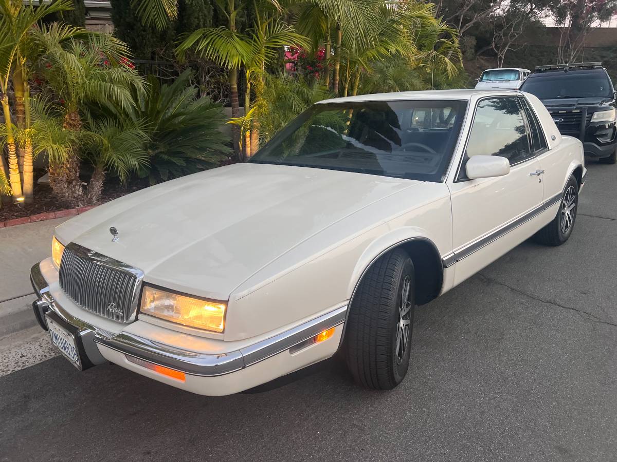 Buick-rivera-1989-44