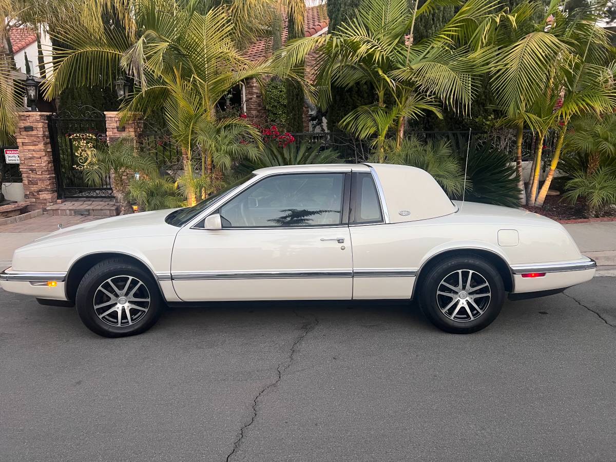 Buick-rivera-1989-45