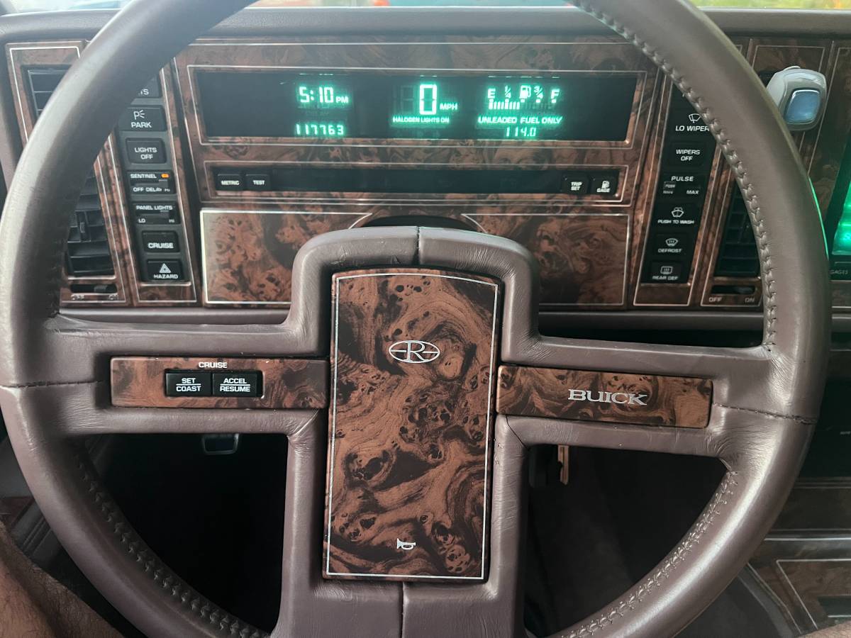 Buick-rivera-1989-46