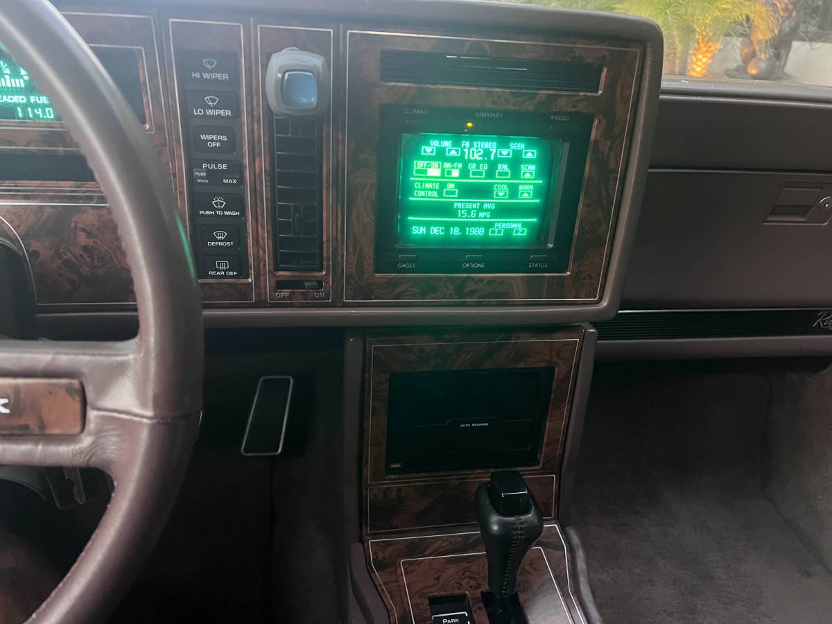 Buick-rivera-1989-47