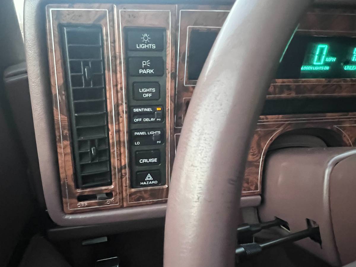 Buick-rivera-1989-5