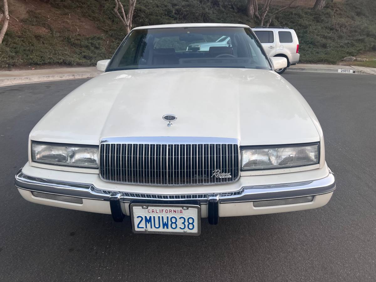 Buick-rivera-1989-50
