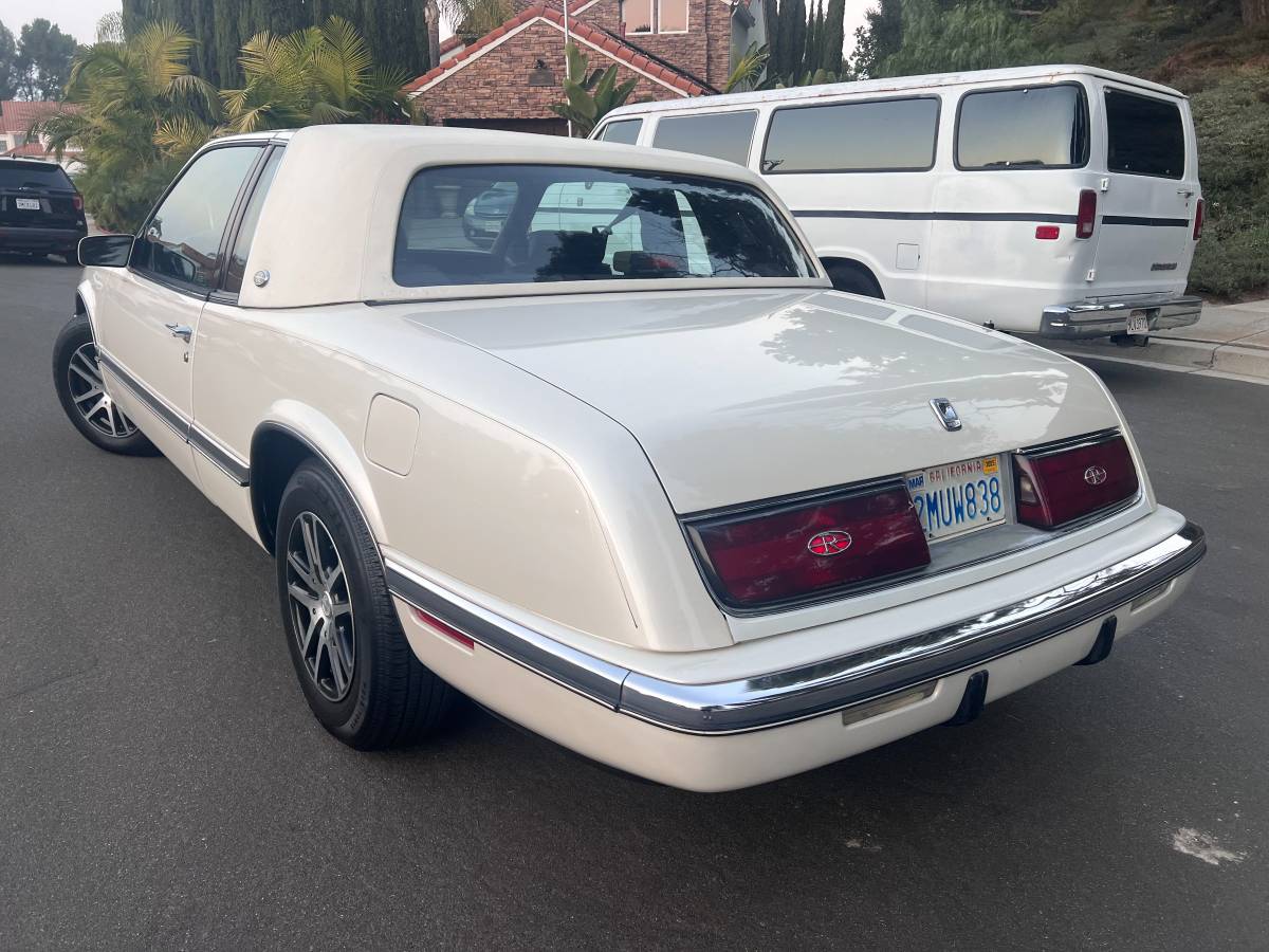 Buick-rivera-1989-52