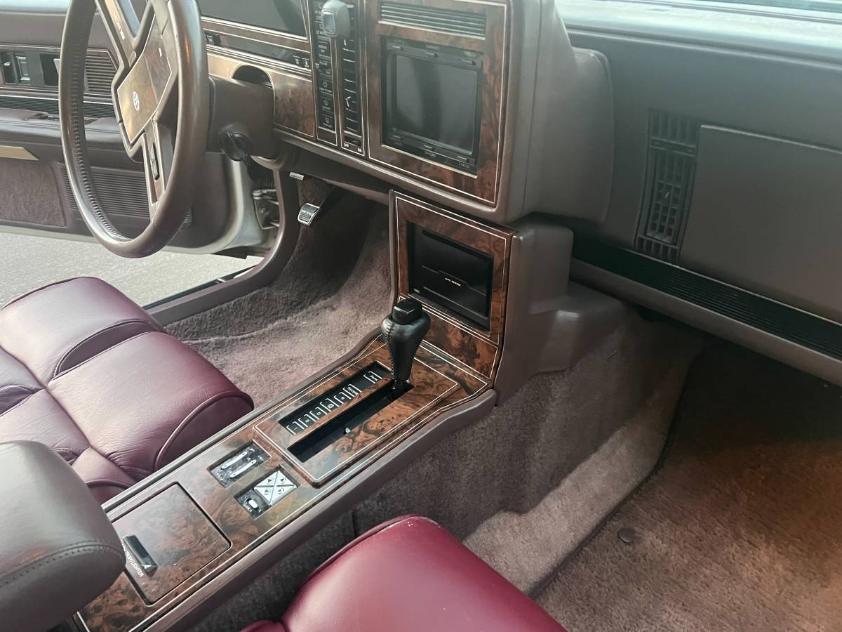 Buick-rivera-1989-60