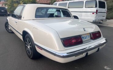 Buick-rivera-1989-8