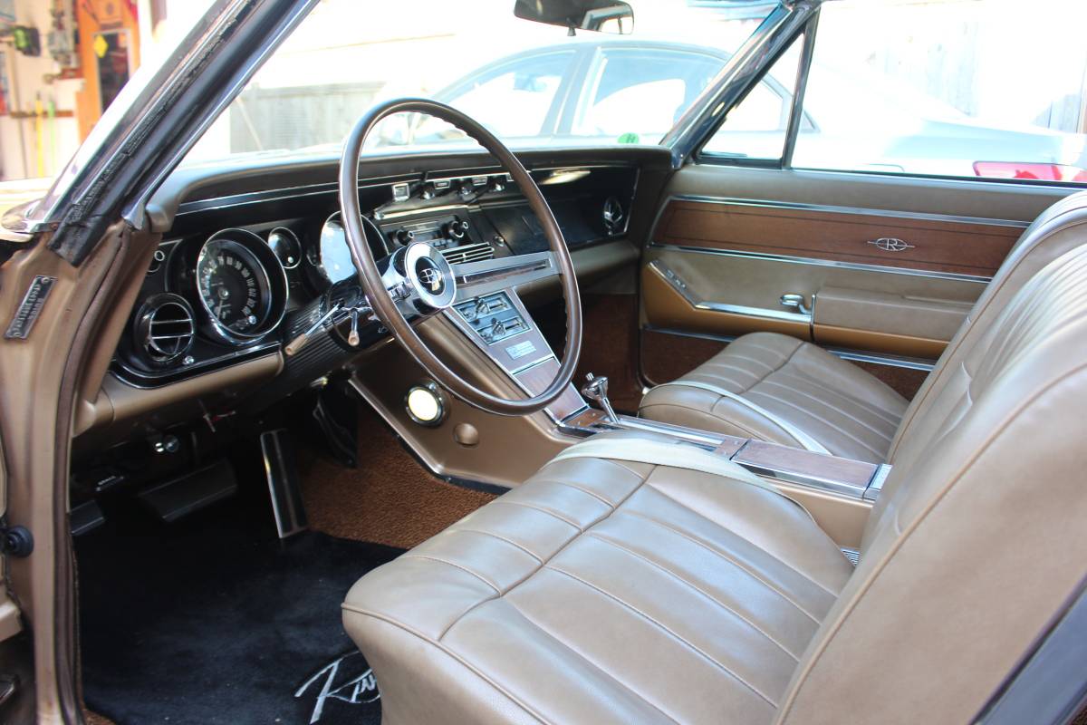 Buick-riviera-1965-custom-2