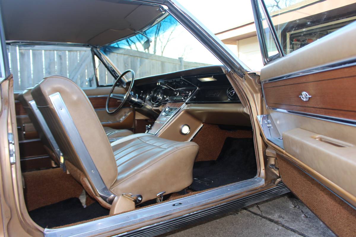 Buick-riviera-1965-custom-9