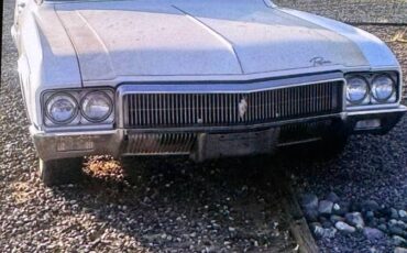 Buick-riviera-1970-white-2