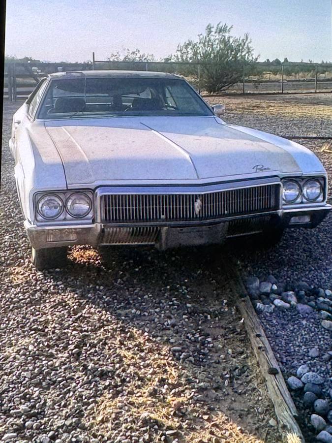 Buick-riviera-1970-white-2