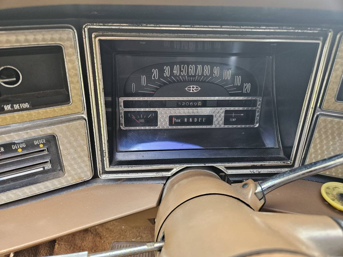 Buick-riviera-1971-brown-10