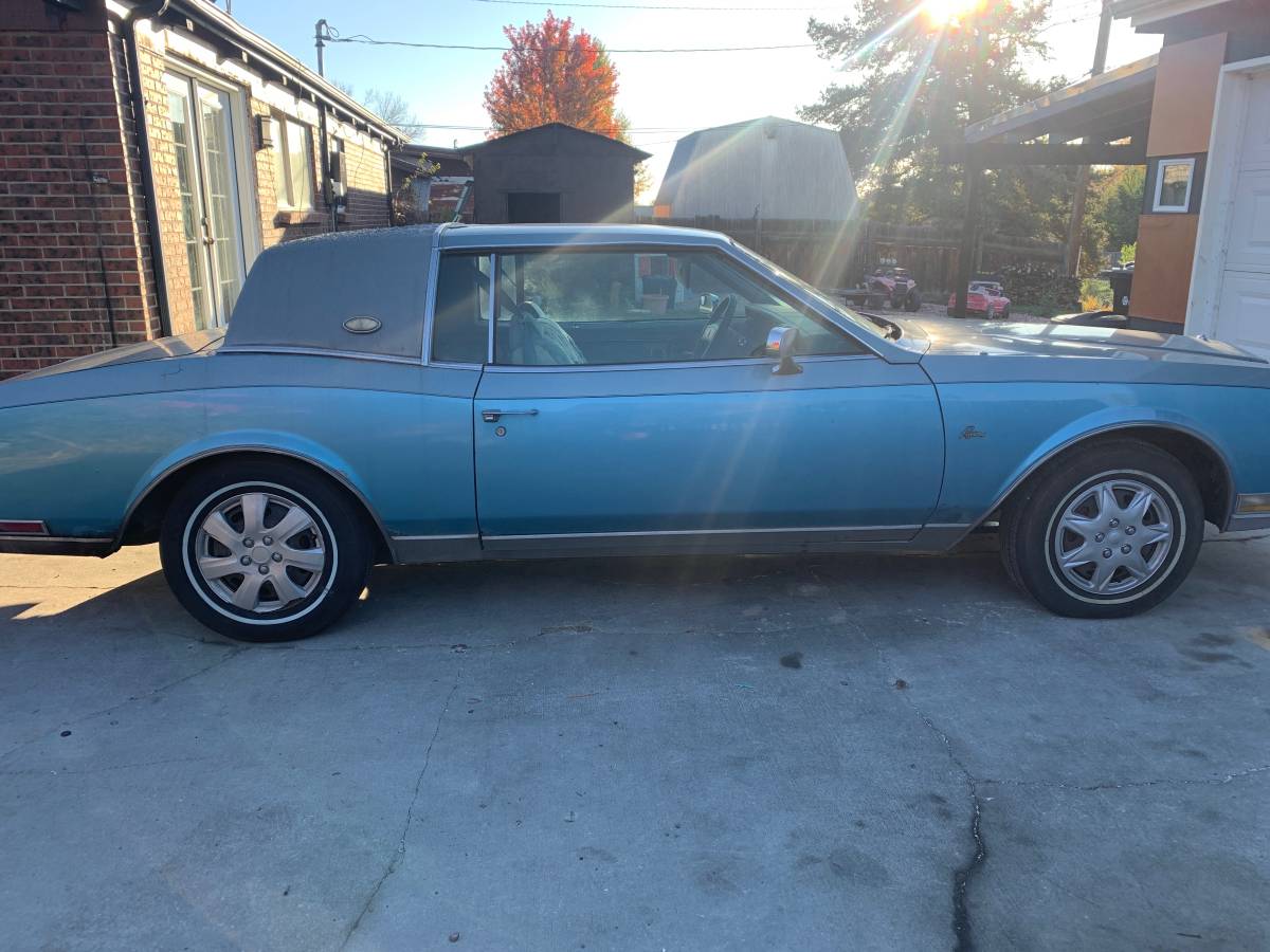 Buick-riviera-1979-blue-2