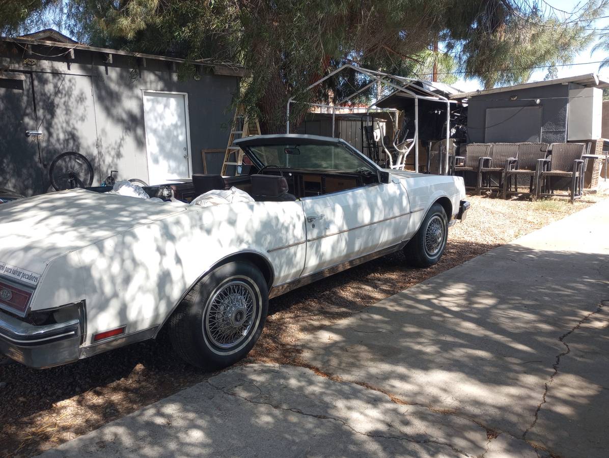 Buick-riviera-1983-2