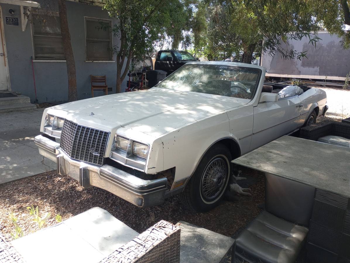 Buick-riviera-1983-4