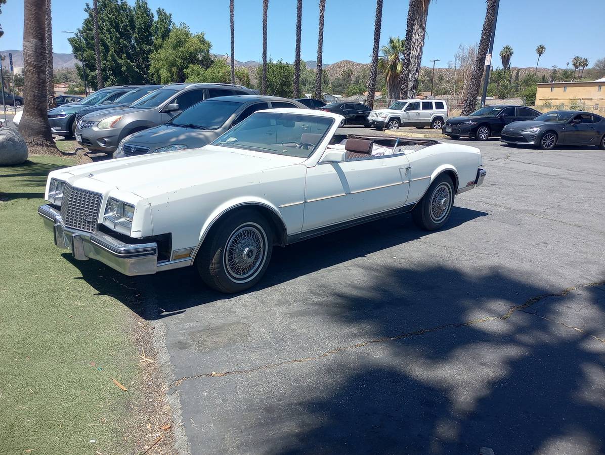 Buick-riviera-1983