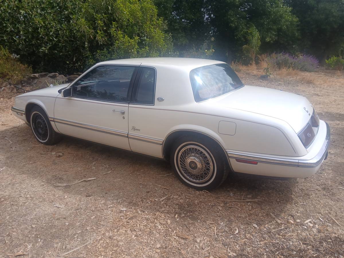 Buick-riviera-1989-2