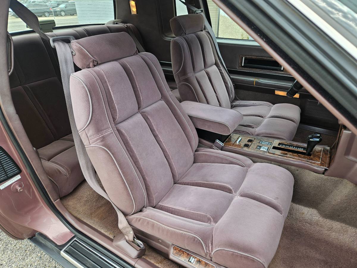 Buick-riviera-1989-brown-19