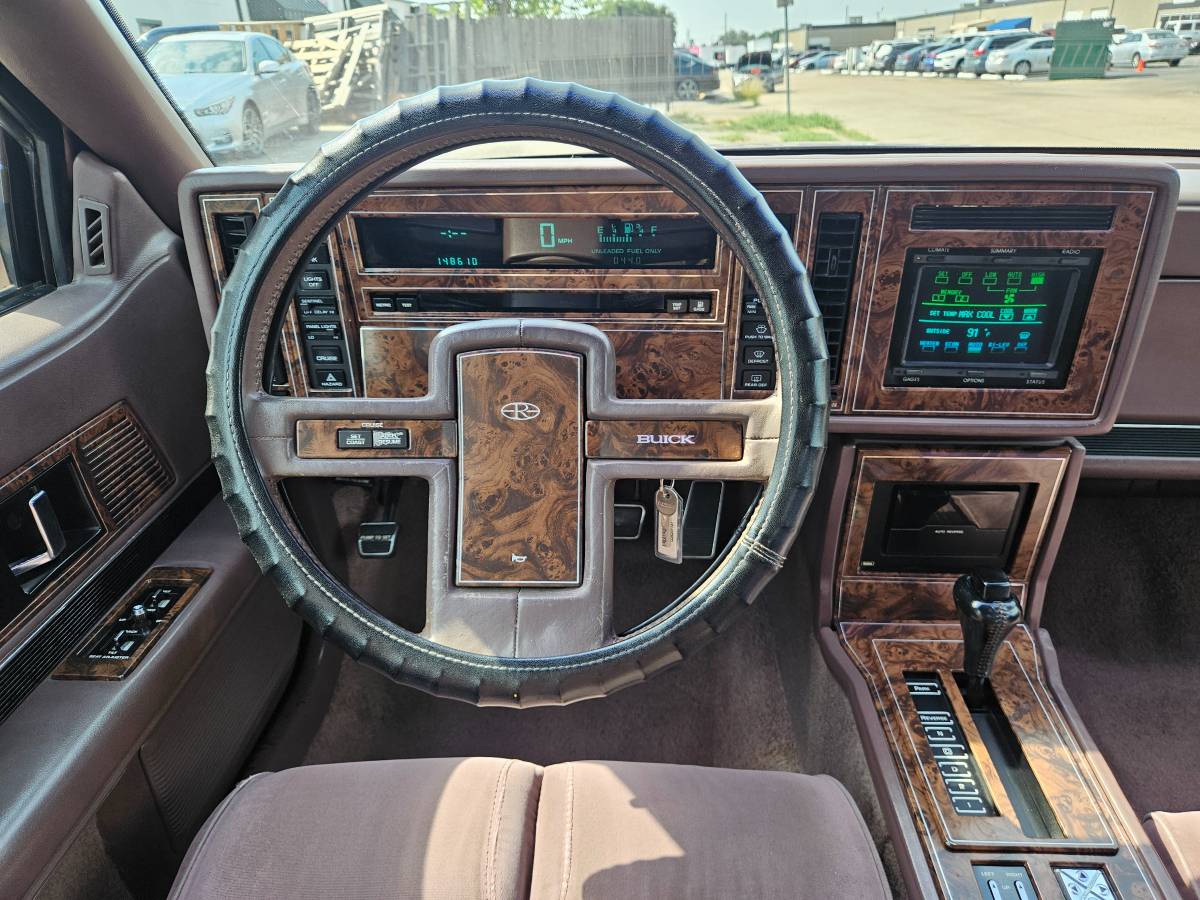 Buick-riviera-1989-brown