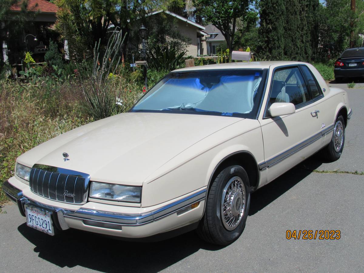 Buick-riviera-1991-18