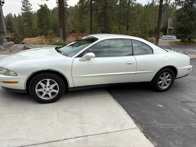 Buick-riviera-1996-white-1