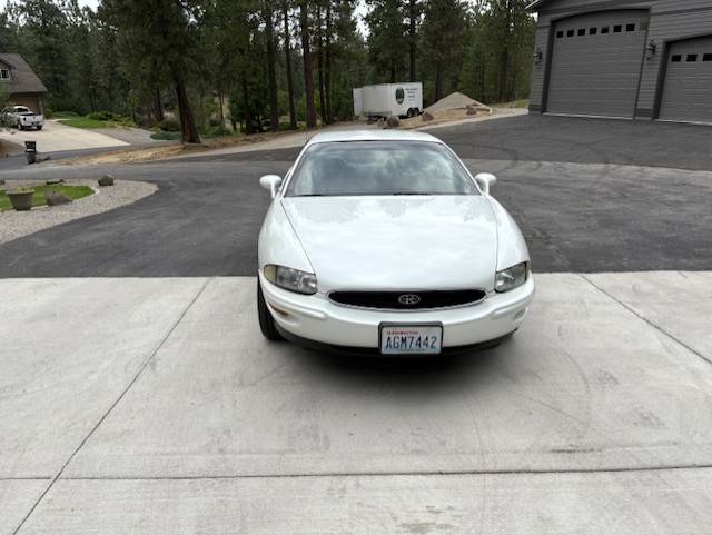 Buick-riviera-1996-white-2
