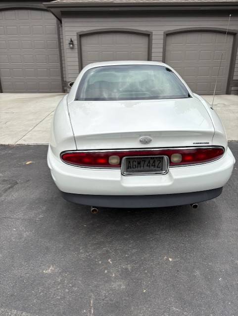 Buick-riviera-1996-white-3