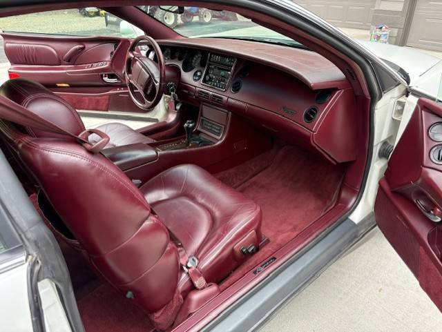 Buick-riviera-1996-white-5