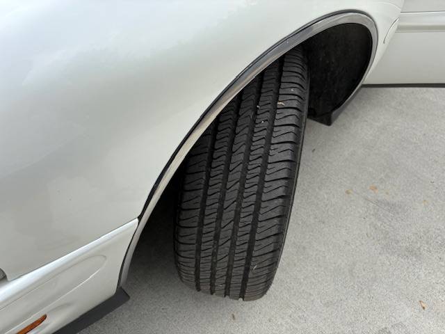 Buick-riviera-1996-white-8