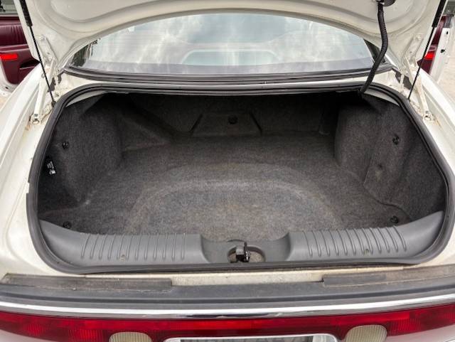 Buick-riviera-1996-white-9
