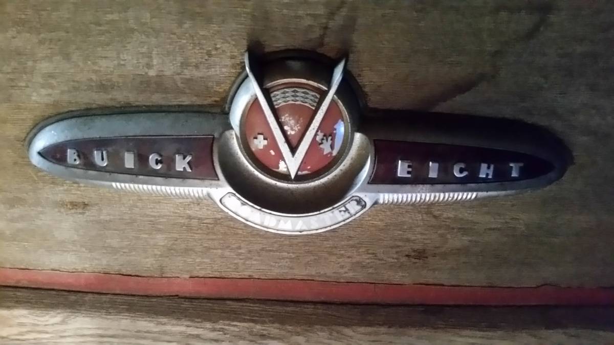 Buick-roadmaster-estate-wagon-1953