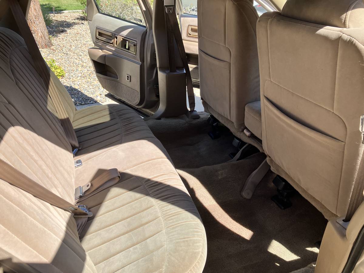 Buick-roadmaster-estate-wagon-1993-custom-8