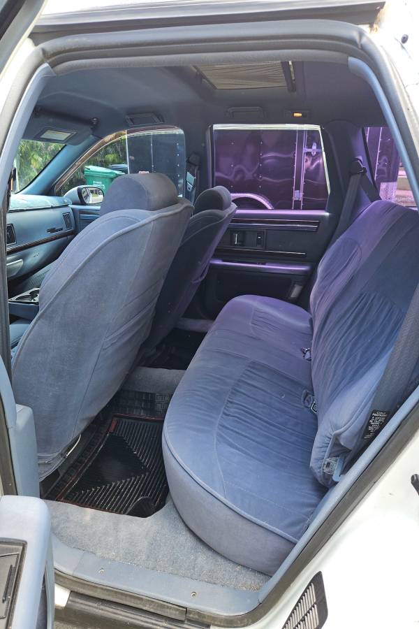 Buick-roadmaster-estate-wagon-1994-white-10