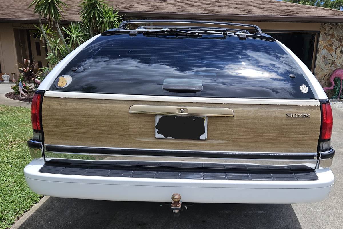Buick-roadmaster-estate-wagon-1994-white-12
