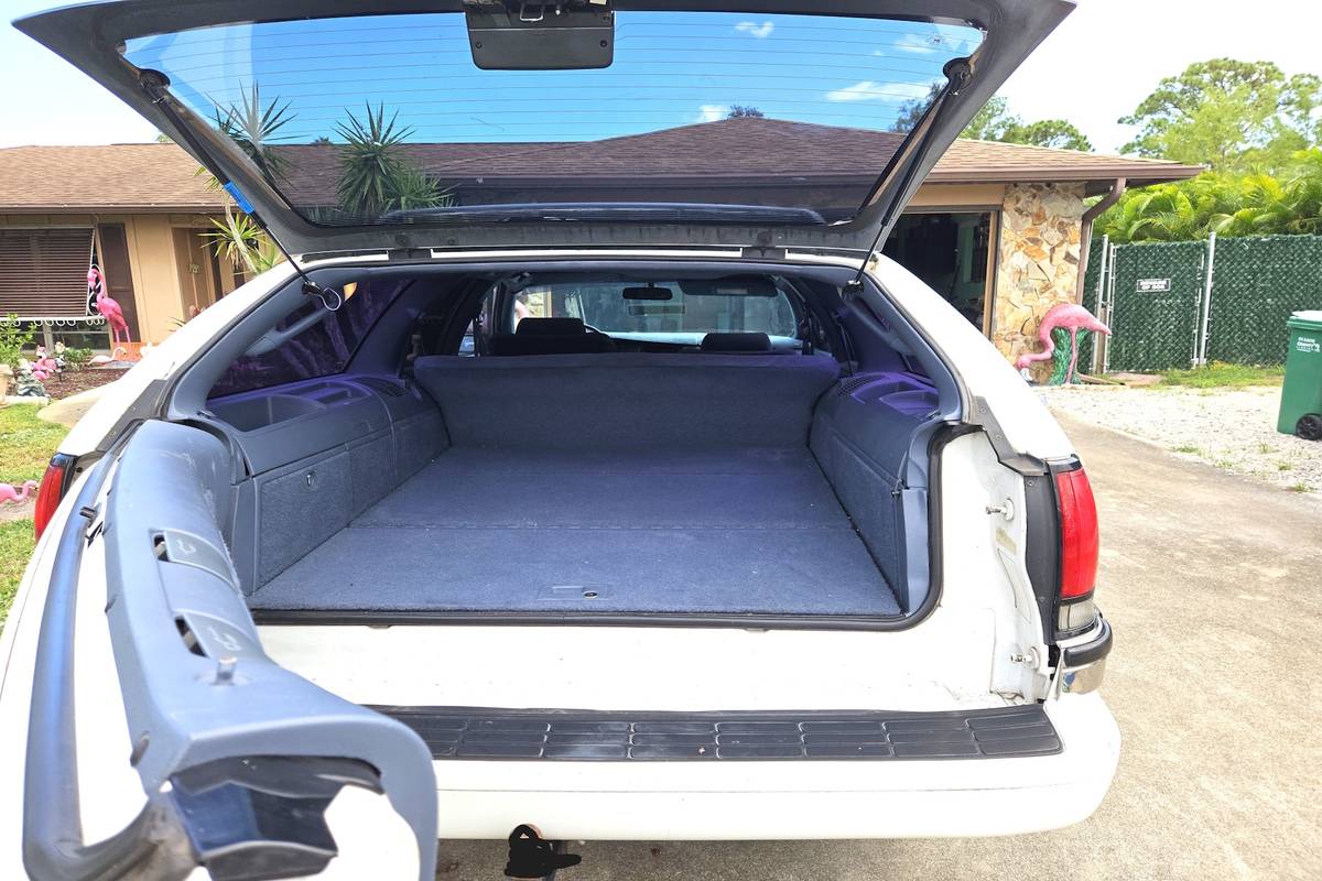 Buick-roadmaster-estate-wagon-1994-white-14