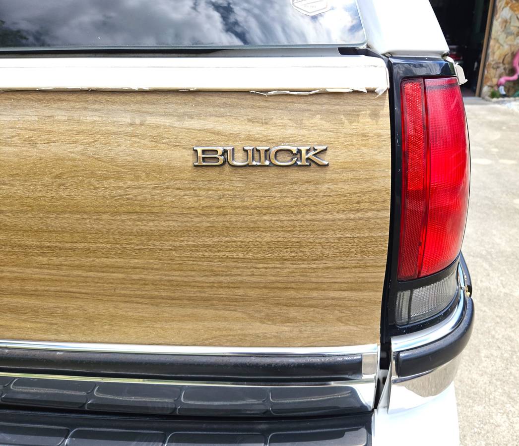 Buick-roadmaster-estate-wagon-1994-white-20