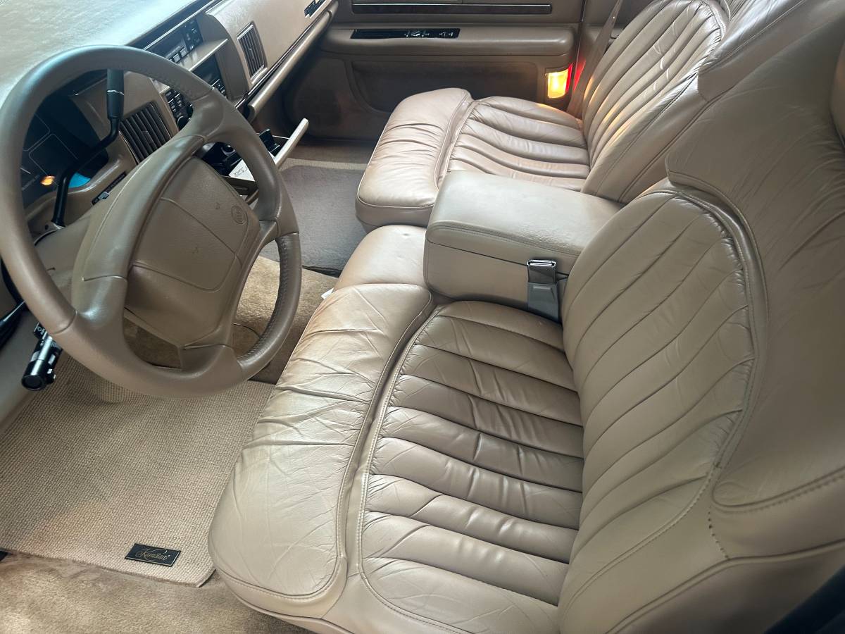 Buick-roadmaster-estate-wagon-1996-24