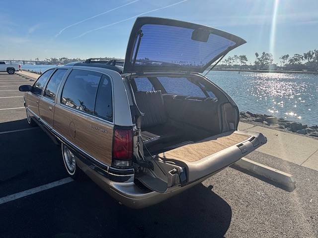 Buick-roadmaster-estate-wagon-1996-4