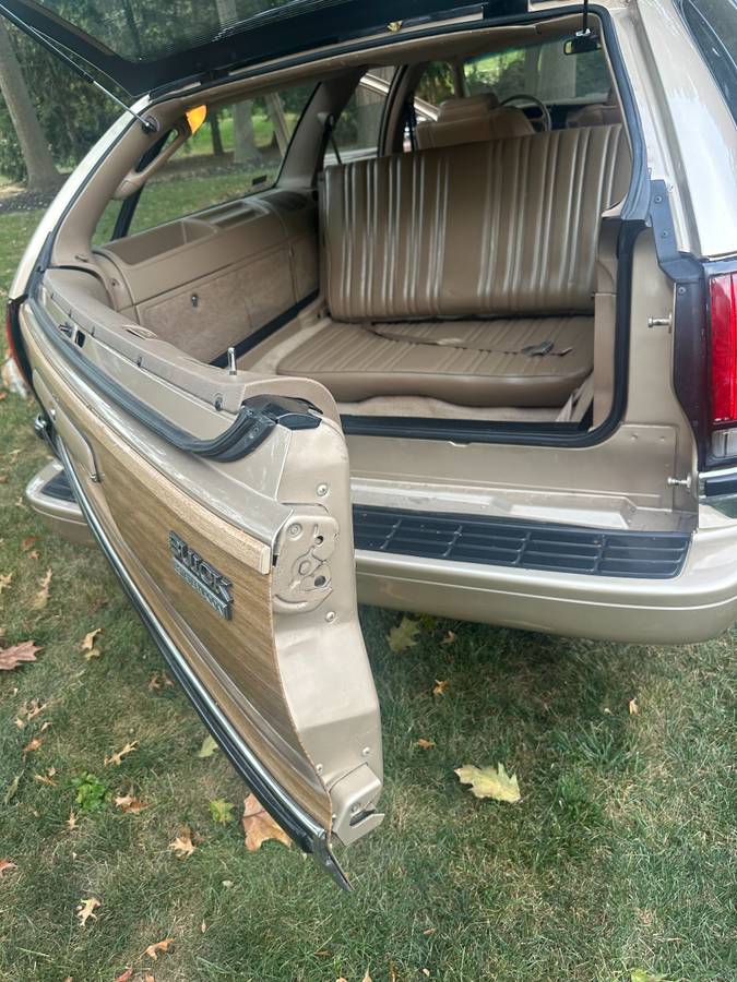 Buick-roadmaster-estate-wagon-1996-8