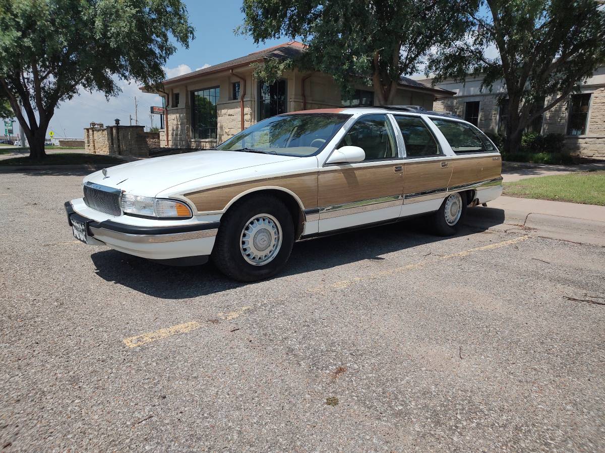 Buick-roadmaster-estate-wagon-1996-white-12