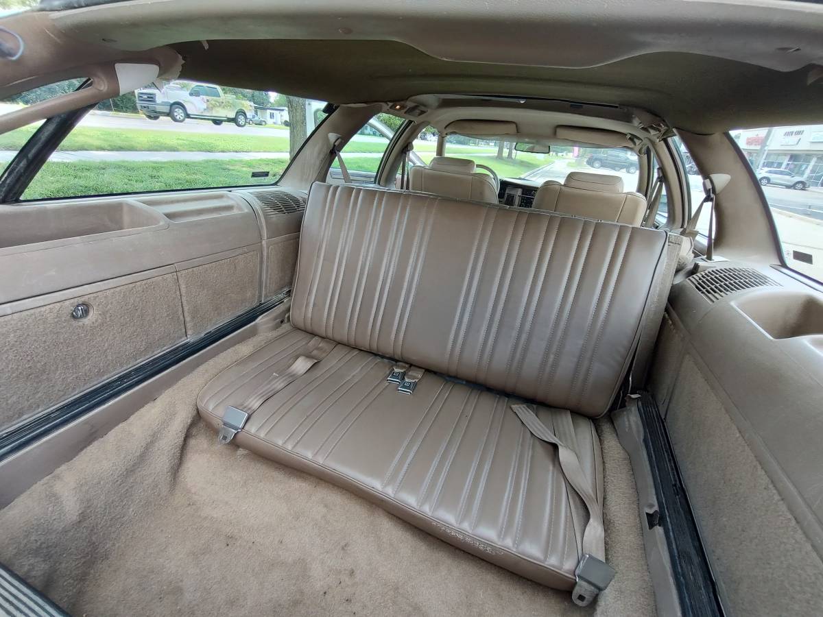 Buick-roadmaster-estate-wagon-1996-white-14